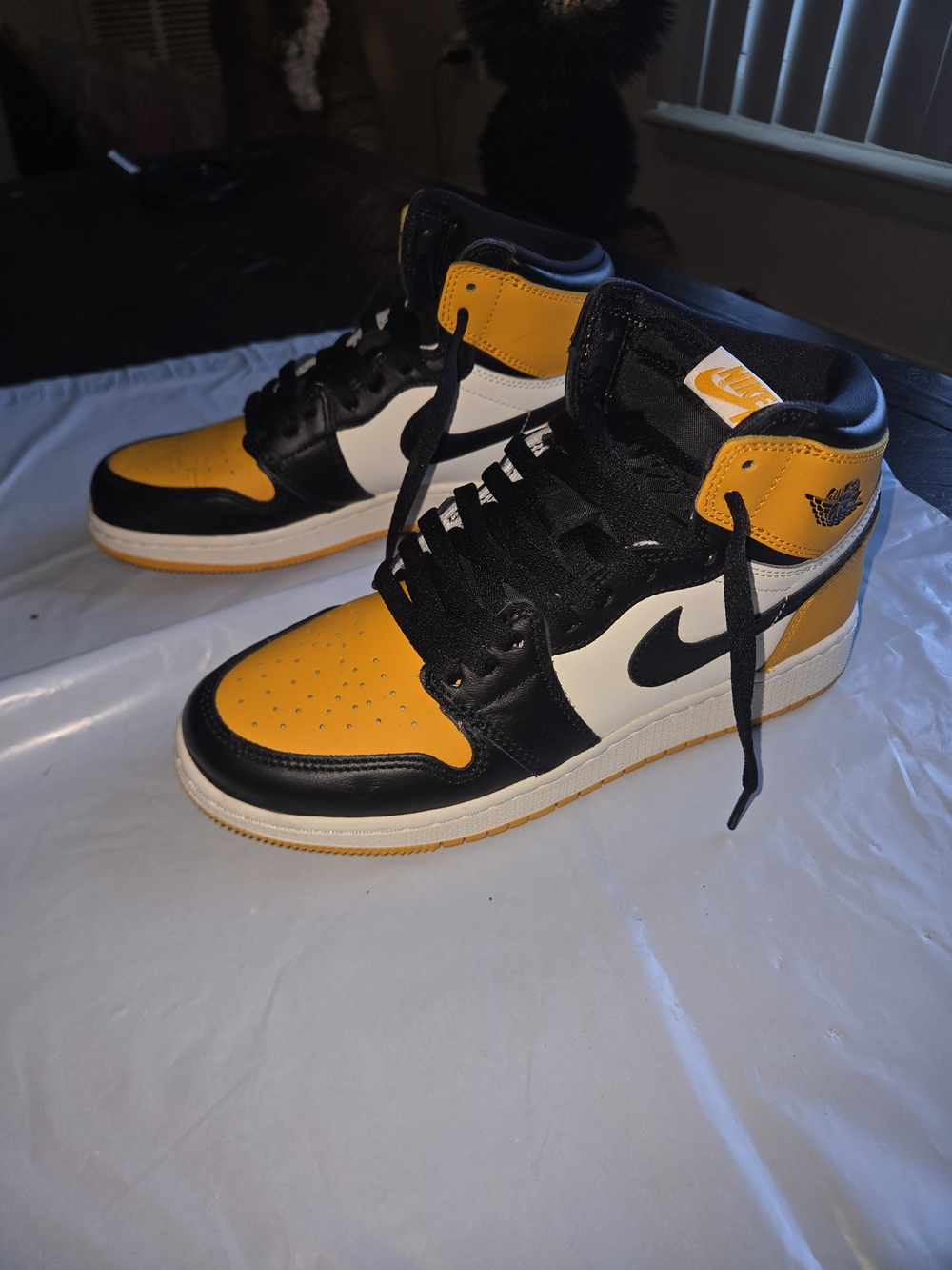 Nike Air Jordan 1 Retro High OG - Black/Yellow/White